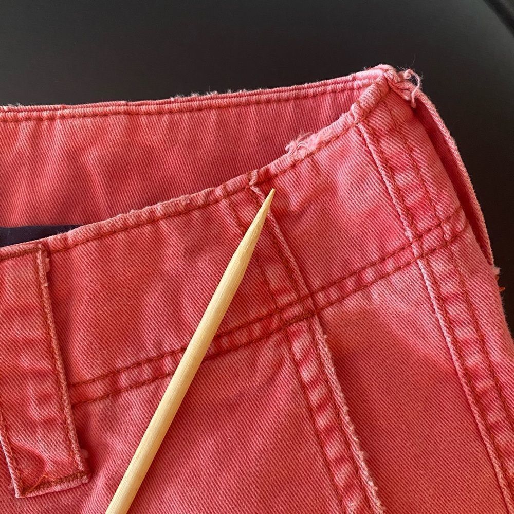 3/$20 | AEROPOSTALE Flat-Front Red Sunset Shorts, Size 27 - Picture 6 of 8